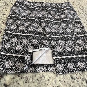 Liz Claiborne black and white skirt size 16
